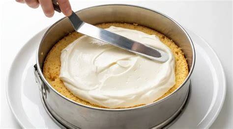 Torte zusammensetzen, Creme aufstreichen, Tortenring, Kühlschrank