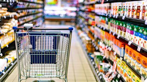Torten-Display im Supermarkt