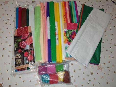 Torten-Kostüm Bastelprozess: Pappe und Krepp-Papier