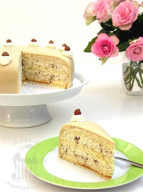 Tortenansicht: Prinzessin-Torte mit grüner Marzipandecke und rosa Marzipanrosen