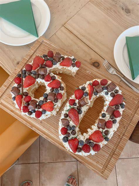 Tortenauswahl: Obsttorte, Sachertorte, Zahlentorte, Herztorte, Modetorte