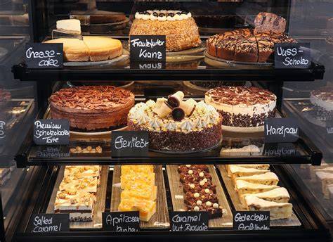 Tortenauswahl und Kuchenvitrine