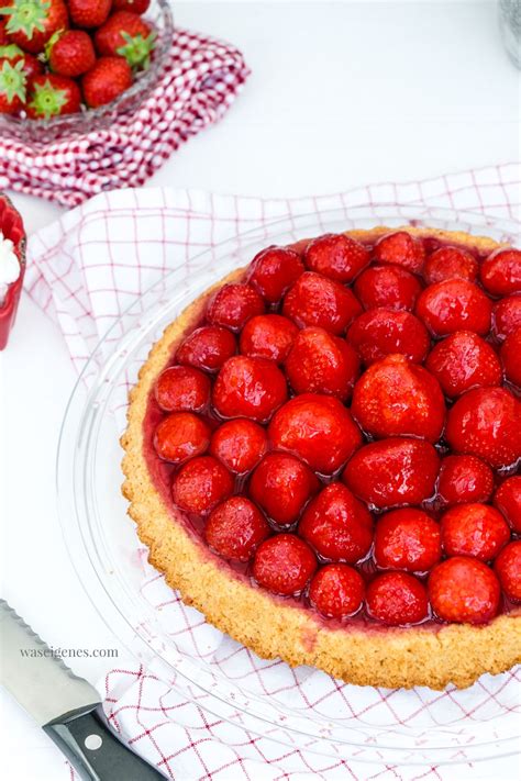 Tortenboden aus Haferflocken mit Erdbeeren