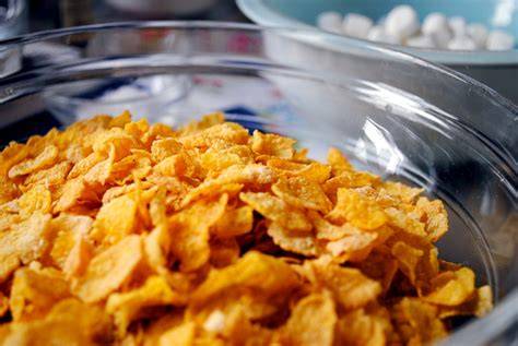 Tortenboden mit Cornflakes und Schokolade