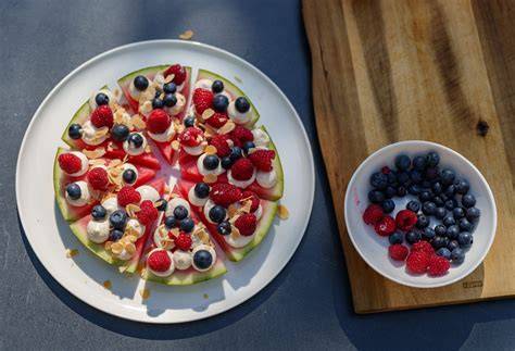 Tortendekor: Beeren, Gelee-Glanz, Mandelblättchen