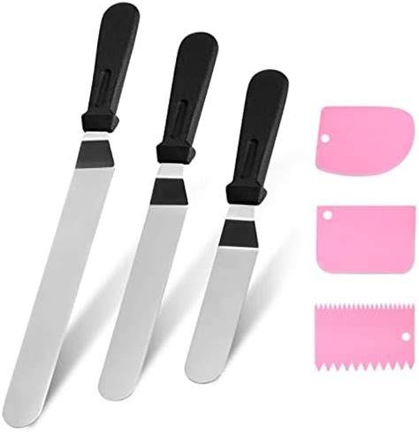Tortenglätter und Messer zum Entfernen des Überschusses
