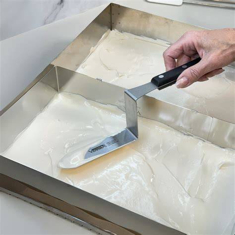 Tortenkamm und Winkelpalette beim Glattsreichen