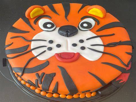 Tortenteller: Serviervorschlag Tiger Torte mit Marzipan-Gesicht