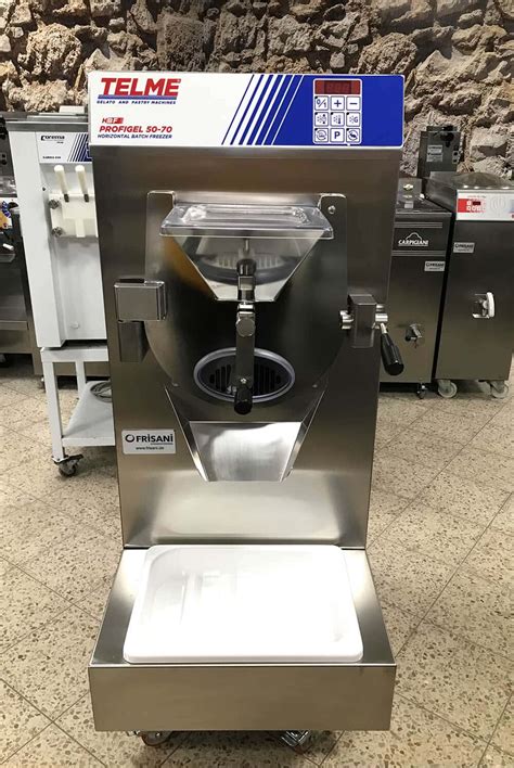 Touchscreen und Edelstahl-Design einer Telme Eismaschine