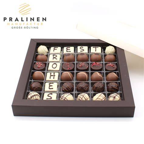 Trüffel Pralinen als Luxusprodukt sorgfältig verpackt