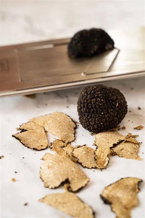 Trüffel frisch hobeln - Aroma genießen