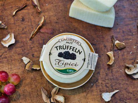 Trüffel und Weichkäse im Gourmet-Arrangement