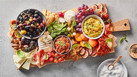 Trüffelchips auf Vesperplatte mit Wurst und Käse
