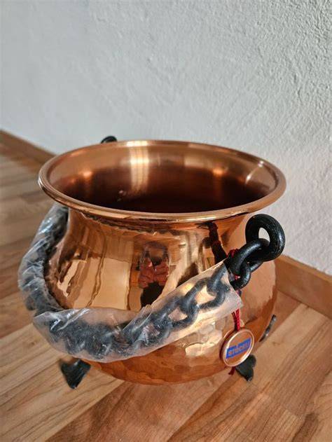 Traditionelle Berner Konfitürenmanufaktur: Kupferkessel, regionale Früchte, Handarbeit