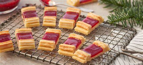 Traditionelle Eisenbahner Kekse mit Marzipan und Marmelade