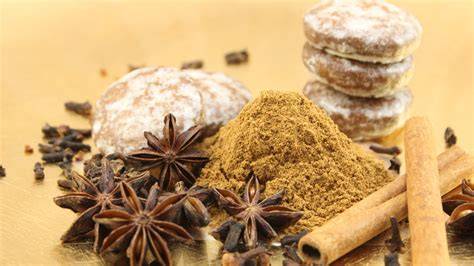 Traditionelle Gewürze für Lebkuchen: Zimt, Nelken, Anis
