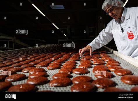 Traditionelle Herstellung von Lebkuchen in Nürnberg