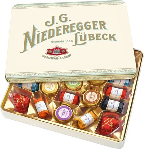 Traditionelle Marzipanröstung bei Niederegger