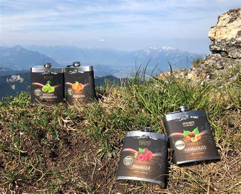 Traditionelle Obstbrand-Destillation in Südtirol (Foto)
