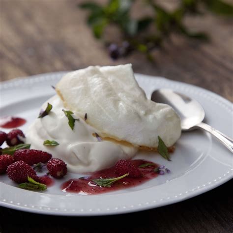 Traditionelle Schweizer Desserts und Meringue