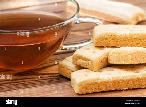 Traditionelle britische Tea Time mit Shortbread und Tee