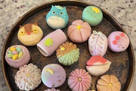 Traditionelle japanische Süßigkeiten und Matcha