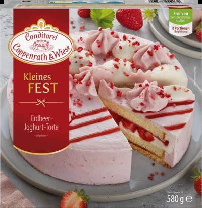 Traditionelle und moderne Coppenrath & Wiese Produkte auf Kaffeetafel