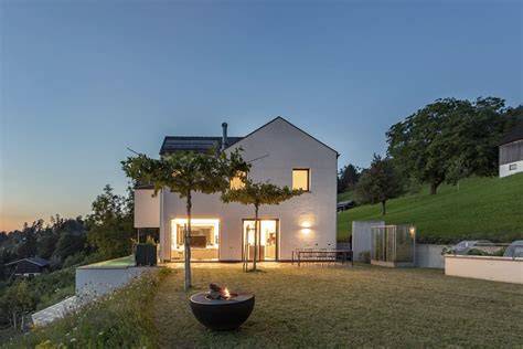 Traditionelle und moderne Honigernte