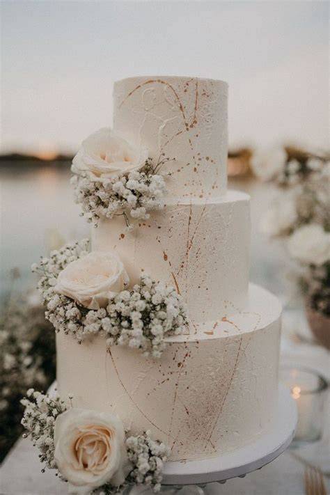 Traditionelle und moderne Zeitpunkte zum Servieren von Hochzeitstorten