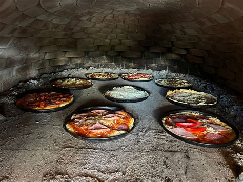 Traditioneller Matteblootz im Dorfbackofen