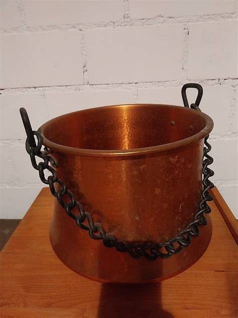 Traditionelles Dragieren im Kupferkessel in Rhede