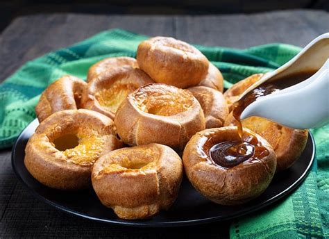 Traditionelles britisches Sonntagsessen mit Yorkshire Pudding