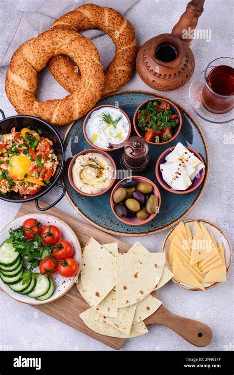 Traditionelles türkisches Frühstück mit Honig und Kaymak