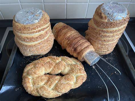 Trdelník Backen auf dem Grill-Rotisserie