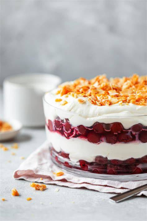 Trifle-Zubereitung: Schichten in Glasschale
