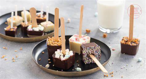 Trinkschokolade am Stiel mit Toppings
