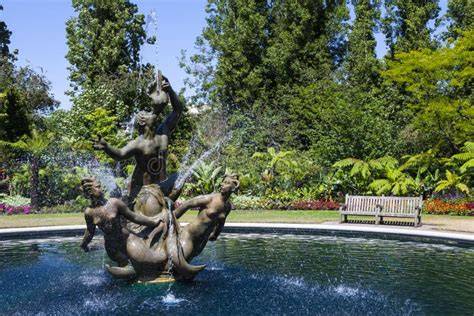 Tritonenbrunnen im Park