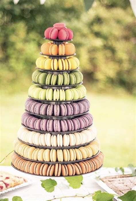 Turm aus Donuts als Alternative zur Hochzeitstorte