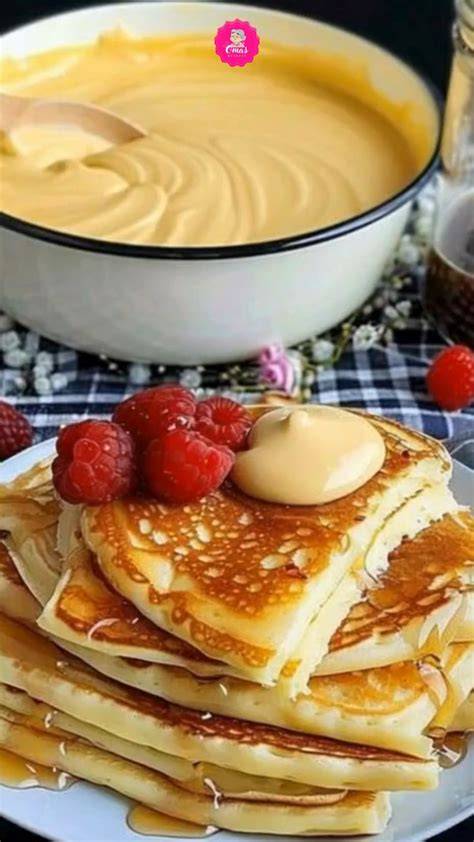 Typische Zutaten für Medovik: Honig, Butter, Eier, Mehl, Schmand