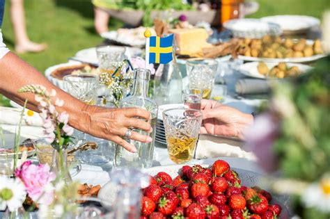 Typische schwedische Sylt-Gläser in einer Küche