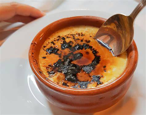 Typische spanische Puddings als Dessert