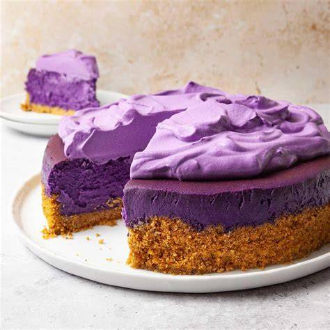 Ube Cheesecake Schichten im Tortenring
