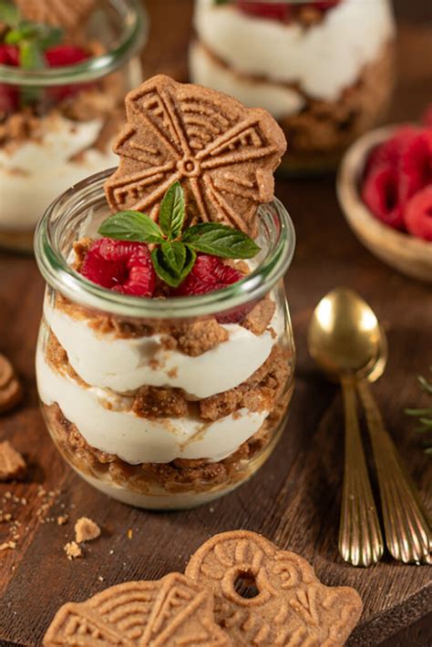 Unterschiedliche Dessertvarianten im Glas serviert