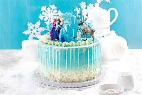Unterschiedliche Größen und Deko-Varianten der Eiskönigin Torte