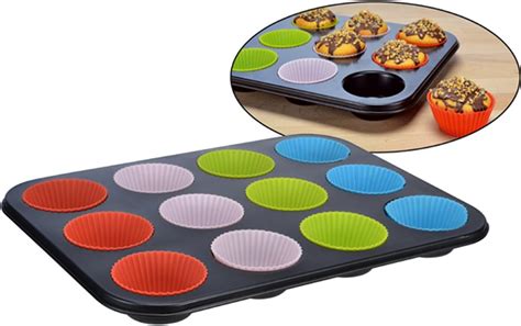 Unterschiedliche Muffinförmchen: Papier, Silikon, Muffinblech