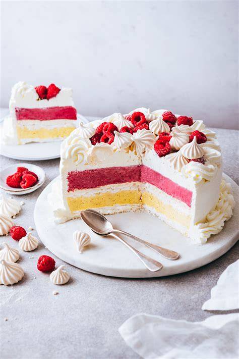 Vacherin Torte: Schichten und Dekorationen