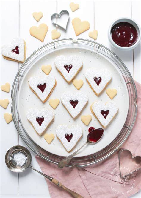 Valentinstagsgeschenk: Herz-Kekse mit Himbeergelee