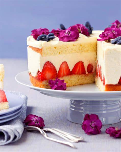 Vanille-Erdbeer-Torte aufgeschnitten