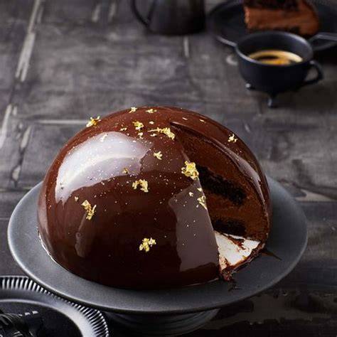 Vanille-Mango-Torte mit Mousse-Schichten und Mirror Glaze