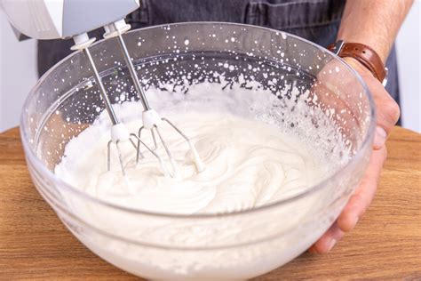 Vanillecreme Rühren und Sahne steif schlagen